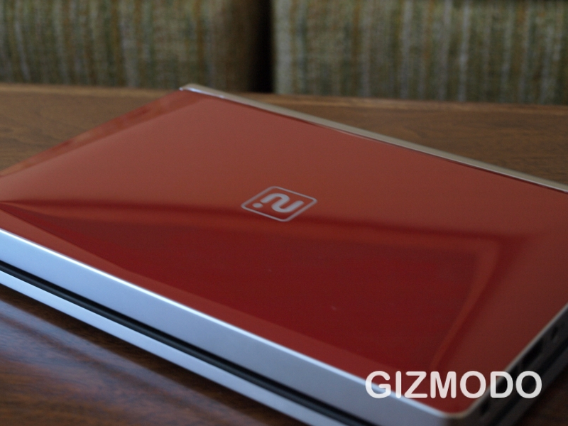 Illustration for article titled First Hands On: Touch Book Is Part-Netbook, Part-Tablet